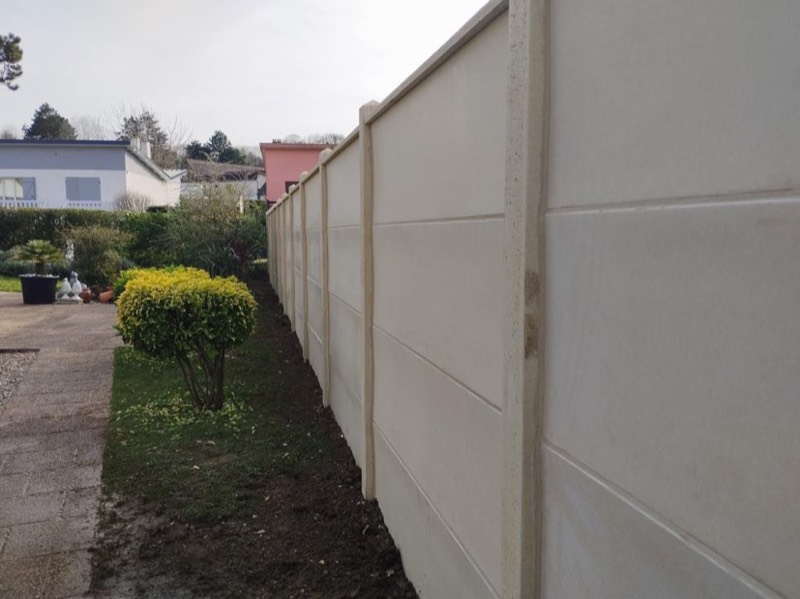 Clôtures béton — réalisation Clôtures Tropardy (clôture béton mur de soubassement), réf. 06