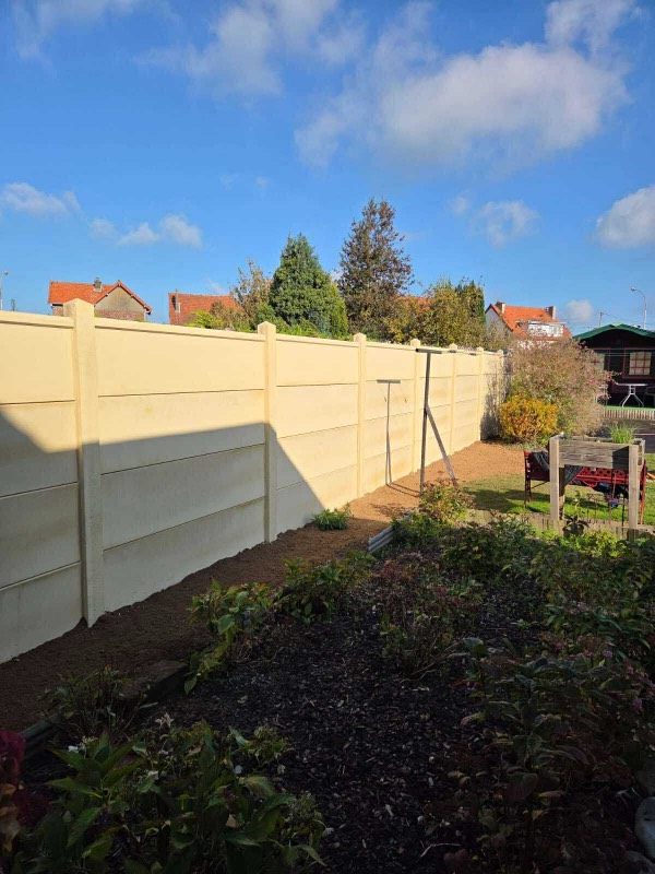 Clôtures béton — réalisation Clôtures Tropardy (clôture béton mur de soubassement), réf. 03